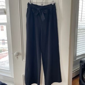 Lululemon wide legged pant with elastic waist and tie